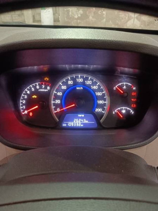 Second-hand 2016 Hyundai Grand i10 Sportz for sale in Rajkot-3