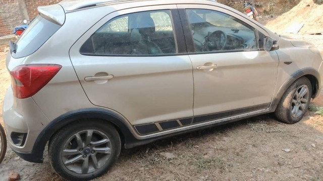 Second-hand 2018 Ford Freestyle Titanium Petrol BSIV for sale in Katni-7