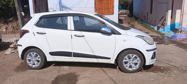 Second-hand 2014 Hyundai Grand i10 CRDi Magna for sale in Narsinghpur-1