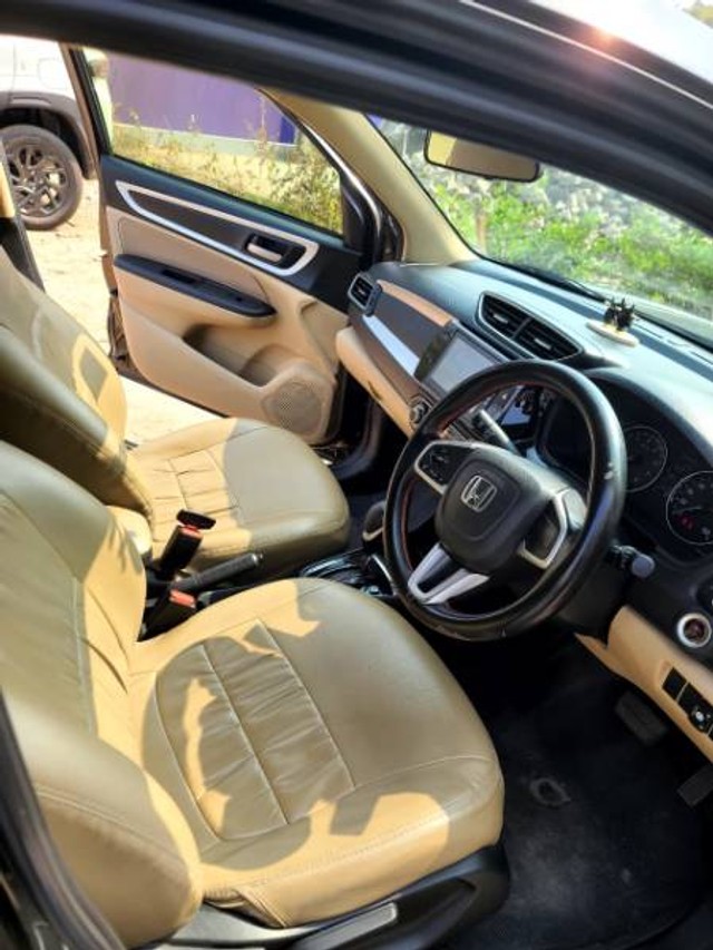 Second-hand 2022 Honda Amaze 2nd Gen VX CVT BSVI for sale in Vadodara-5