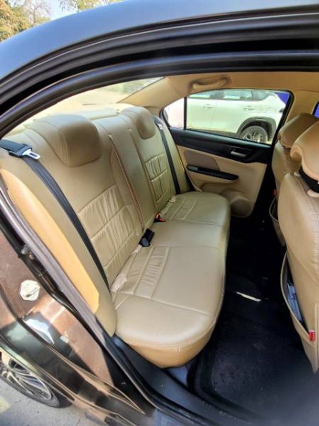 Second-hand 2022 Honda Amaze 2nd Gen VX CVT BSVI for sale in Vadodara-9