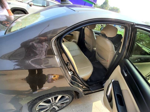 Second-hand 2022 Honda Amaze 2nd Gen VX CVT BSVI for sale in Vadodara-4