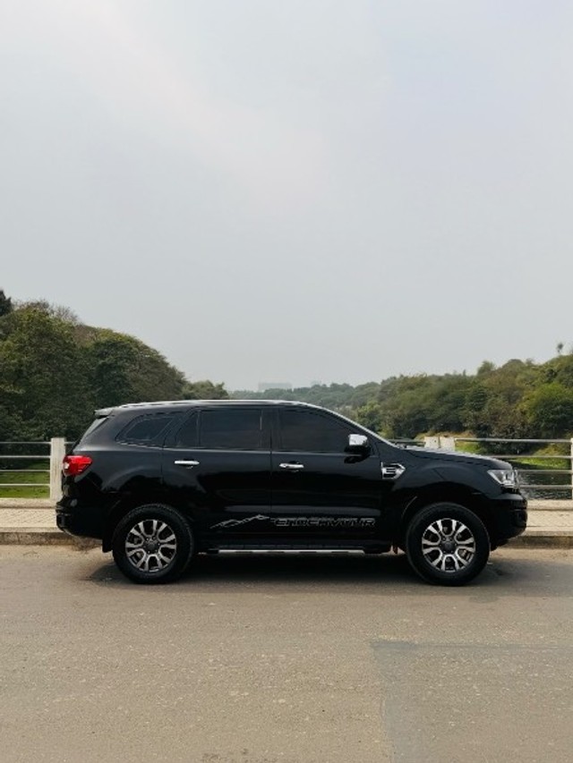 Second-hand 2020 Ford Endeavour Titanium 4X2 for sale in Nashik-9
