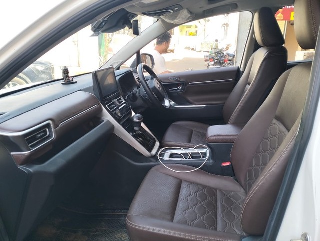 Second-hand 2025 Toyota Innova Hycross ZX Hybrid for sale in Balaghat-10