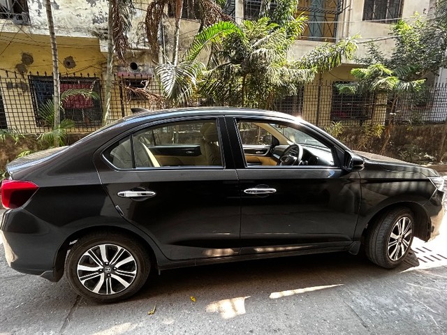 Second-hand 2023 Honda Amaze 2nd Gen VX CVT for sale in North 24 Parganas-6