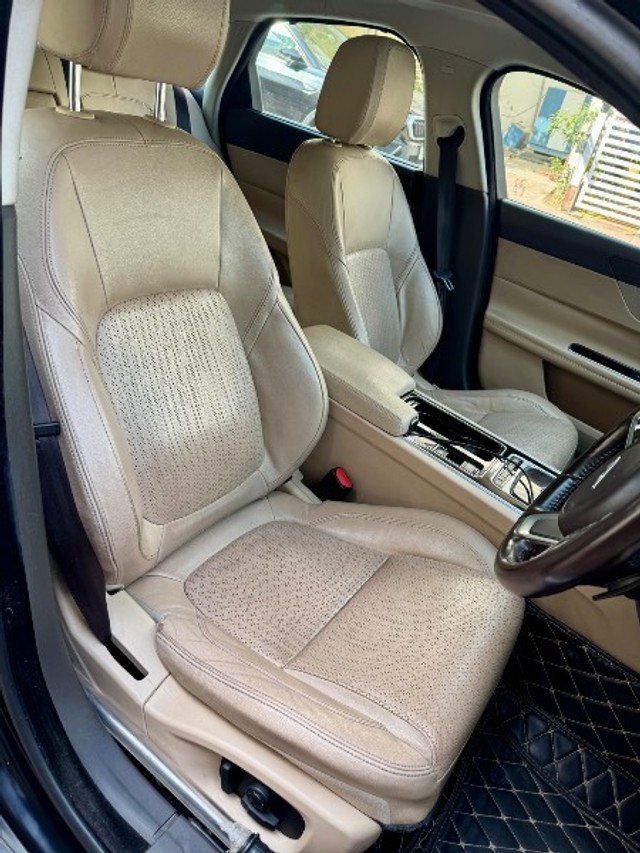 Second-hand 2018 Jaguar XF 2.0 Diesel Prestige for sale in Greater Noida-6