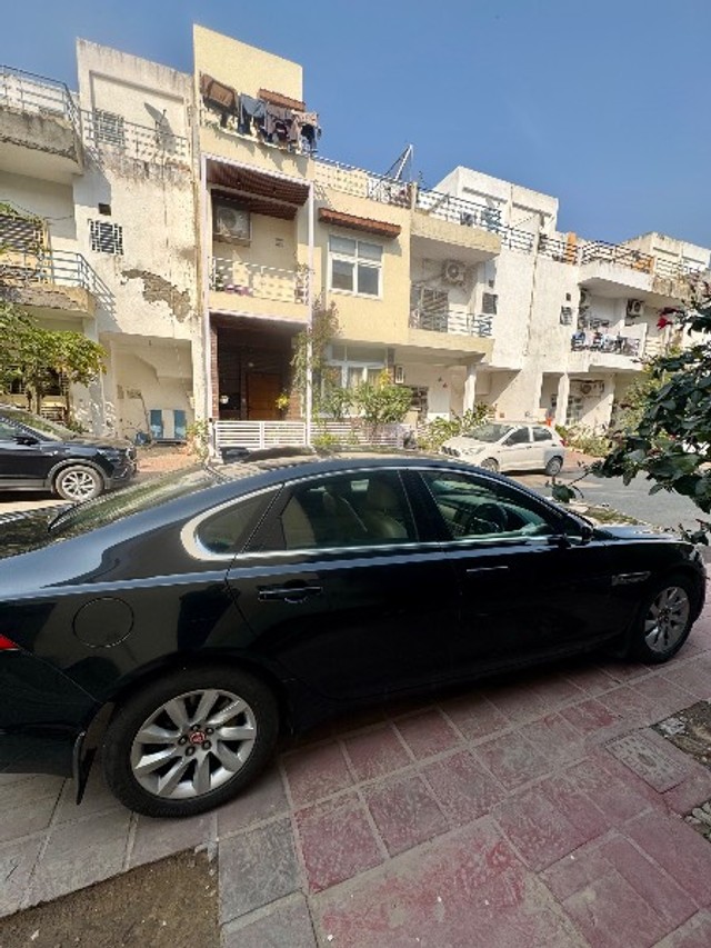 Second-hand 2018 Jaguar XF 2.0 Diesel Prestige for sale in Greater Noida-8