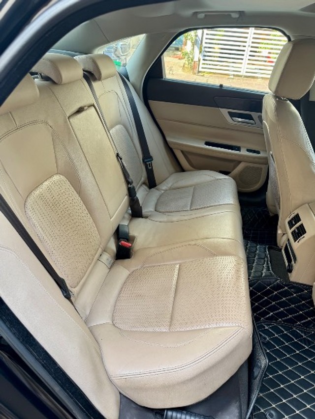 Second-hand 2018 Jaguar XF 2.0 Diesel Prestige for sale in Greater Noida-4