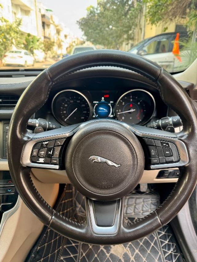 Second-hand 2018 Jaguar XF 2.0 Diesel Prestige for sale in Greater Noida-3