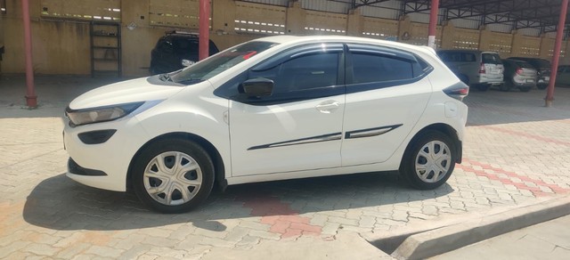 Second-hand 2024 Tata Altroz XM Plus S for sale in Virudhunagar-6