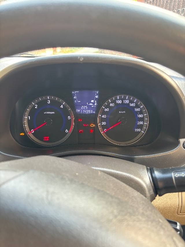 Second-hand 2013 Hyundai Verna 1.4 CRDi for sale in Tezpur-3