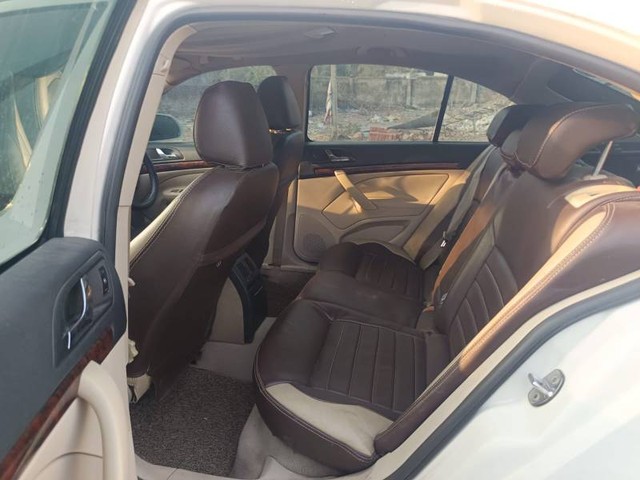 Skoda Laura Elegance 2.0 TDI CR MT Second-hand 2011 Skoda Laura Elegance 2.0 TDI CR MT for sale in Adilabad-2