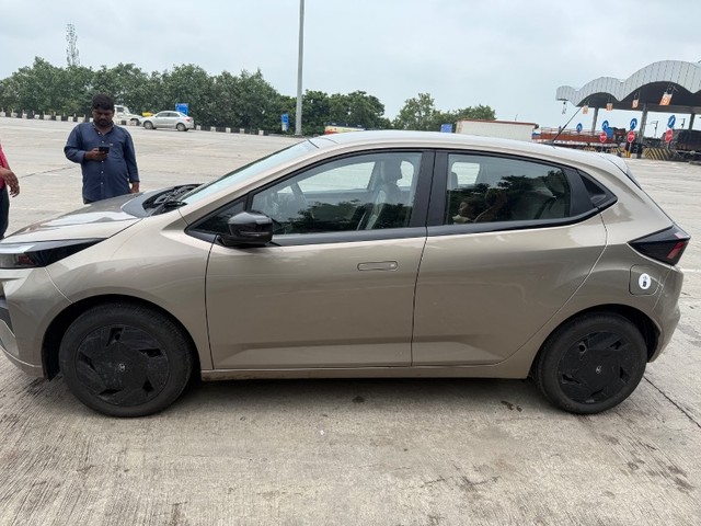 Second-hand 2025 Tata Altroz Pure Diesel for sale in Guntur-2