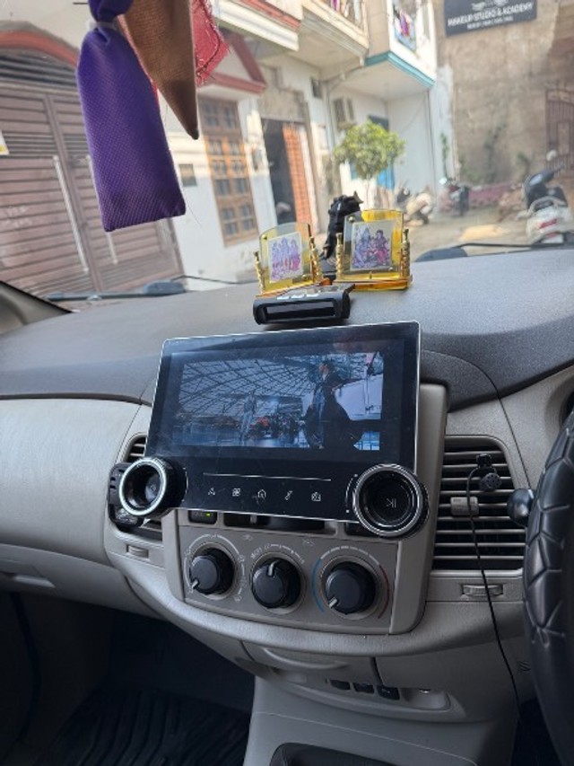 Second-hand 2015 Toyota Innova 2.5 G (Diesel) 7 Seater for sale in Lucknow-5