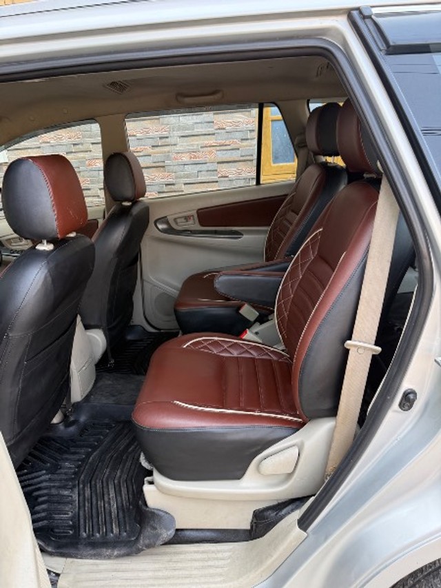 Second-hand 2015 Toyota Innova 2.5 G (Diesel) 7 Seater for sale in Lucknow-3