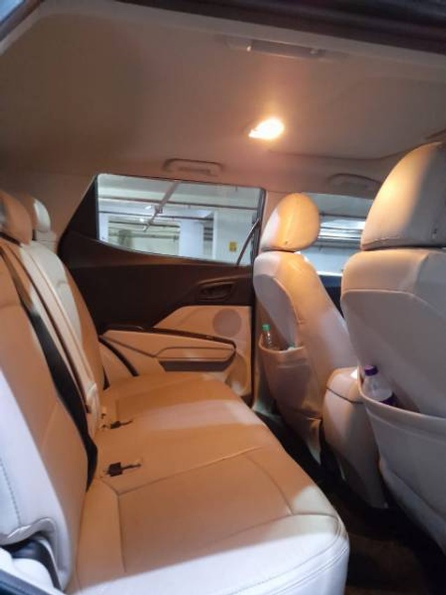 Second-hand 2021 Mahindra XUV300 W6 AMT Sunroof BSVI for sale in Ghaziabad-2