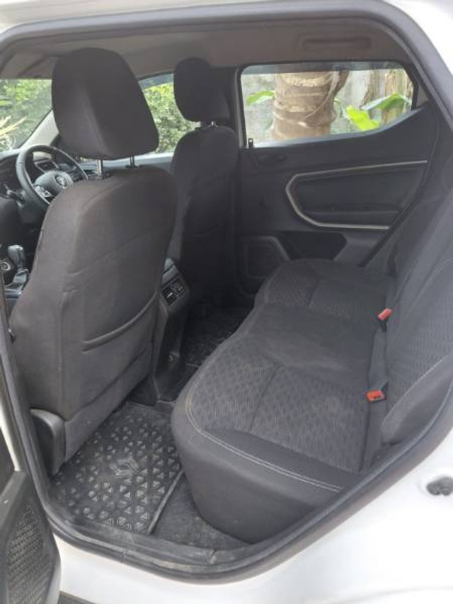 Second-hand 2021 Renault Kiger RXL AMT for sale in Guntur-2