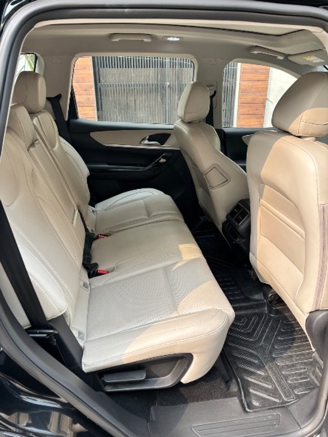 Second-hand 2024 Mahindra XUV700 AX7 6Str AT for sale in Gautam Buddha Nagar-2