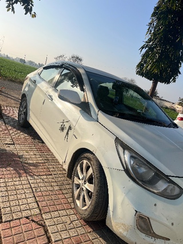 Second-hand 2011 Hyundai Verna 1.6 SX for sale in Amritsar-2