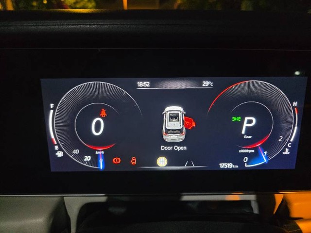 Second-hand 2024 Mahindra XUV700 AX5 7 Str AT for sale in Devanahalli-1