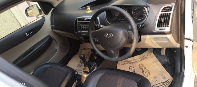 Hyundai i20 Magna Second-hand 2013 Hyundai i20 Magna for sale in Rajkot-4