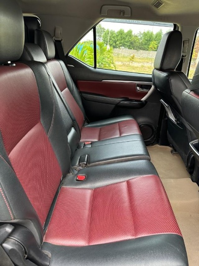 Toyota Fortuner Legender 4x4 AT 2023 Second-hand 2021 Toyota Fortuner Legender 4x4 AT 2023 for sale in Hyderabad-4