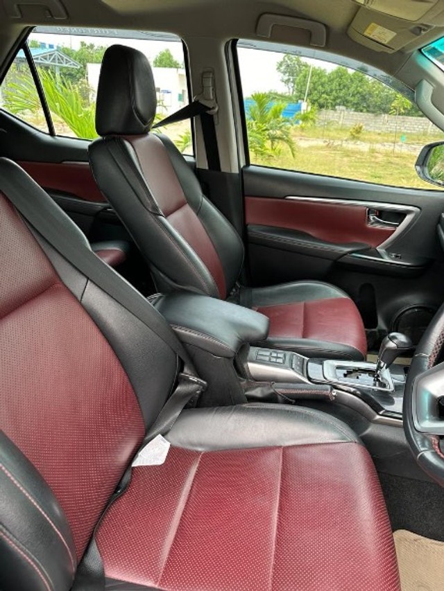 Toyota Fortuner Legender 4x4 AT 2023 Second-hand 2021 Toyota Fortuner Legender 4x4 AT 2023 for sale in Hyderabad-3