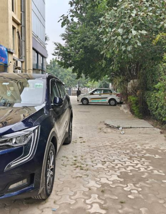 Second-hand 2024 Mahindra XUV700 AX7 7Str AT for sale in Greater Noida-3