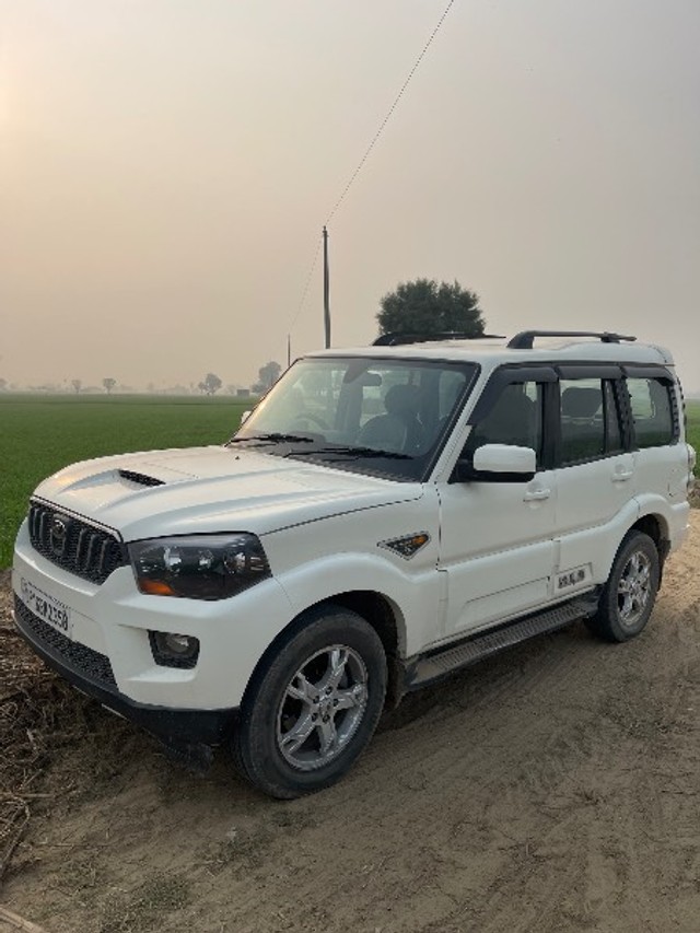 Second-hand 2017 Mahindra Scorpio S10 7 Seater 2WD for sale in Bathinda-8