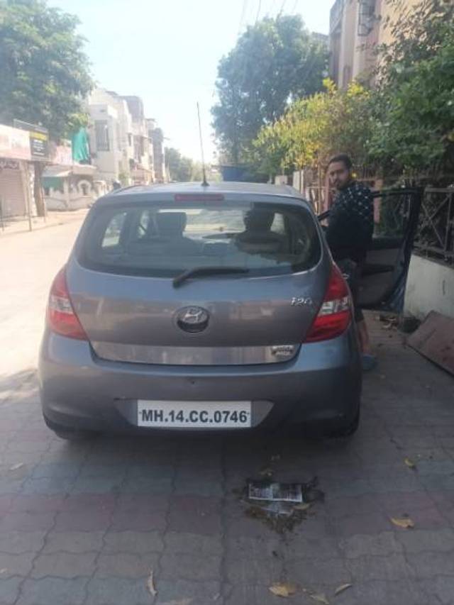 https://images10.gaadi.com/usedgaadi-sellcar/UsedCar/b6500f86-6fb4-4f78-a16c-9556ca95ce82/112663b3-1422-4642-91e3-e4586b7551ca.jpg?imwidth=6400