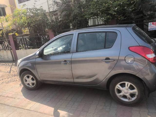 https://images10.gaadi.com/usedgaadi-sellcar/UsedCar/b6500f86-6fb4-4f78-a16c-9556ca95ce82/35776c77-26fd-408f-b644-ff13485359b9.jpg?imwidth=6402