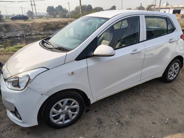Second-hand 2017 Hyundai Grand i10 CRDi Sportz for sale in Morbi-7