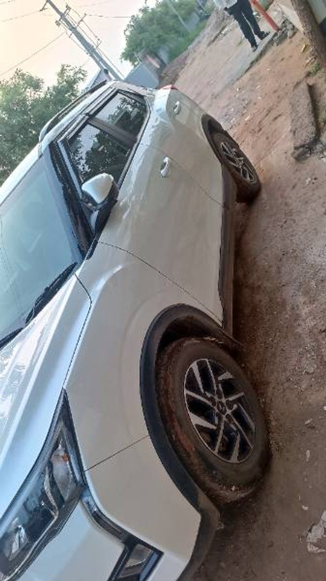 Mahindra XUV300 W8 Opt Diesel Second-hand 2023 Mahindra XUV300 W8 Opt Diesel for sale in West Godavari-3