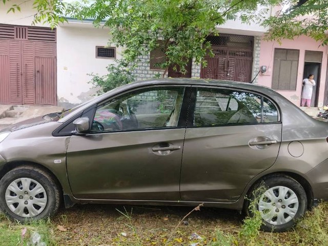Honda Amaze S i-Vtech Second-hand 2013 Honda Amaze S i-Vtech for sale in Meerut-2