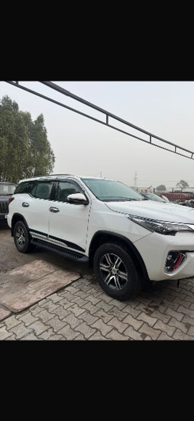 Second-hand 2017 Toyota Fortuner 2.8 2WD MT BSIV for sale in Rajpura-2