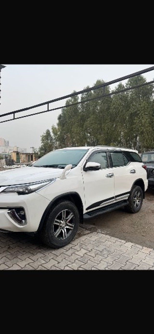 Second-hand 2017 Toyota Fortuner 2.8 2WD MT BSIV for sale in Rajpura-3
