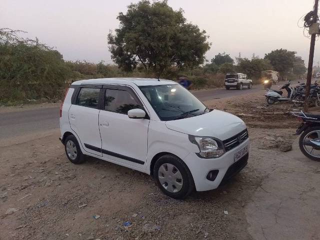 https://images10.gaadi.com/usedgaadi-sellcar/UsedCar/b6619874-2ed7-414b-a370-425843c347cd/f2b3490a-8dee-4ebe-9768-c55d2b38cb0a.jpg?imwidth=6400