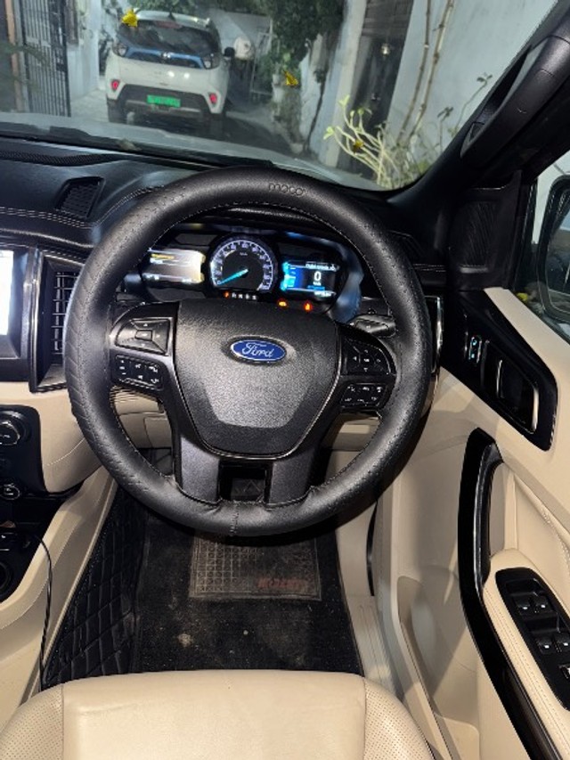 Second-hand 2021 Ford Endeavour Titanium Plus 4X2 AT for sale in Kanpur-4