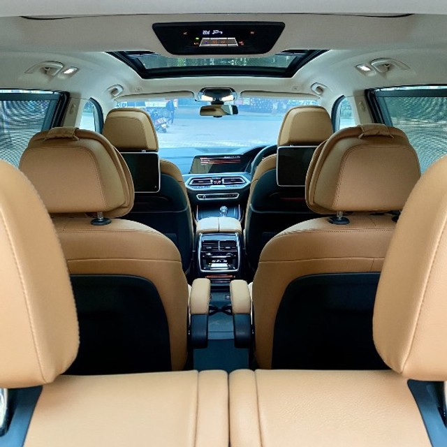 Second-hand 2022 BMW X7 xDrive30d DPE Signature for sale in Mumbai-9