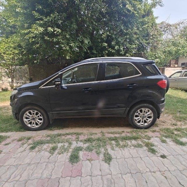 Second-hand 2014 Ford Ecosport 1.5 DV5 MT Titanium for sale in Lucknow-2