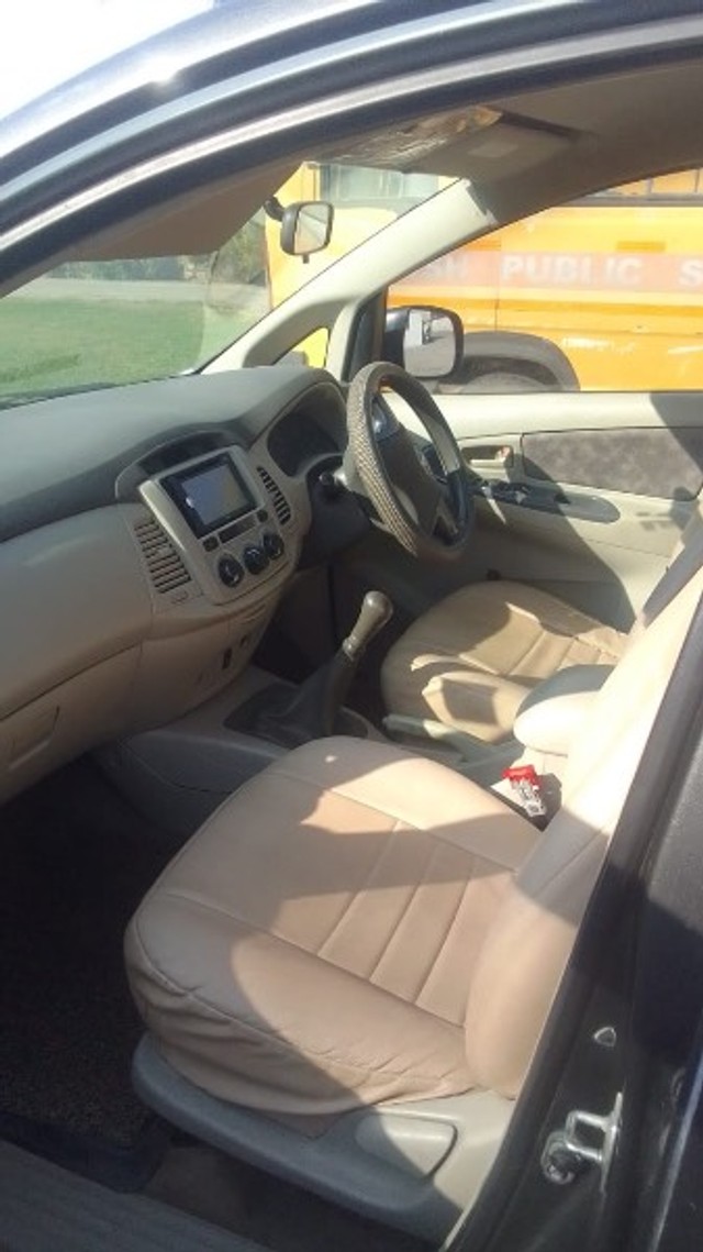 Toyota Innova 2.5 G (Diesel) 7 Seater Second-hand 2012 Toyota Innova 2.5 G (Diesel) 7 Seater for sale in Kota-6