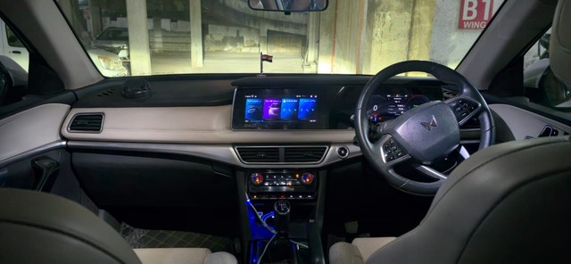 Second-hand 2022 Mahindra XUV700 AX7 Diesel BSVI for sale in Nashik-4