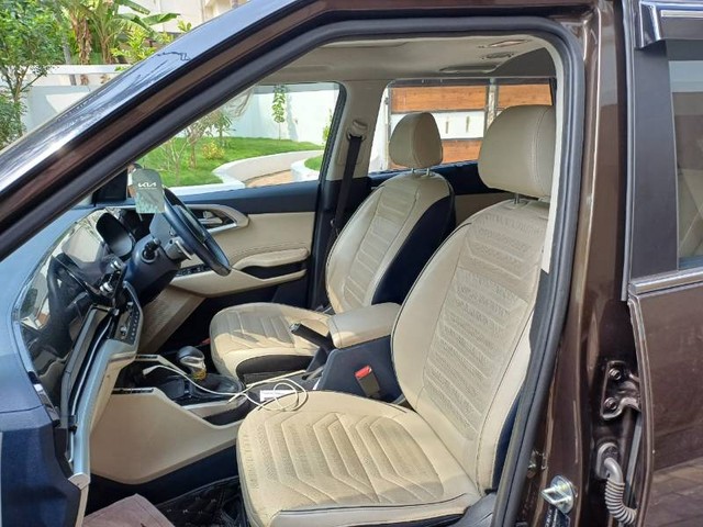 Second-hand 2022 Kia Carens Luxury Plus Diesel AT 6 STR BSVI for sale in Kannur-4