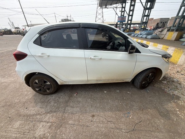 Second-hand 2025 Tata Tiago XT CNG for sale in Neemuch-0