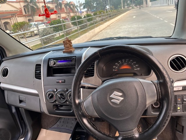 Second-hand 2011 Maruti Suzuki Wagon R LXI CNG for sale in Kakinada-6