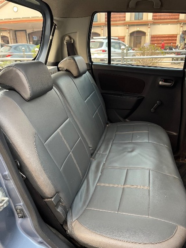 Second-hand 2011 Maruti Suzuki Wagon R LXI CNG for sale in Kakinada-3