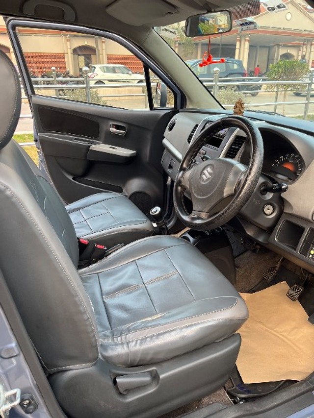 Second-hand 2011 Maruti Suzuki Wagon R LXI CNG for sale in Kakinada-12