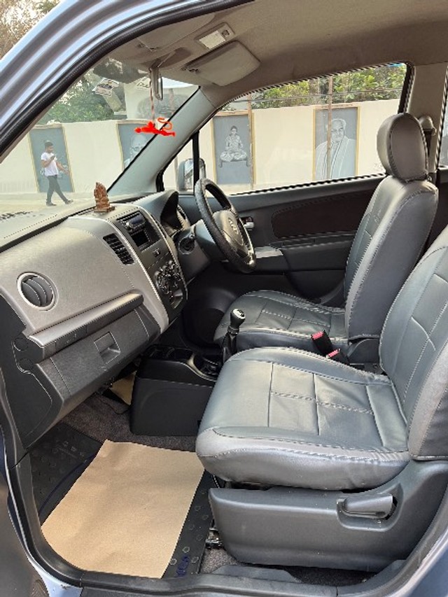 Second-hand 2011 Maruti Suzuki Wagon R LXI CNG for sale in Kakinada-14