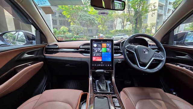 Second-hand 2024 MG Hector Plus Savvy Pro CVT 7 Str 2023-2025 for sale in Mumbai-2