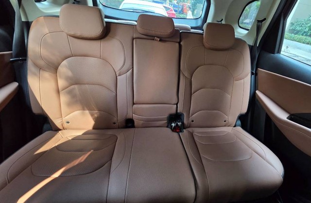 Second-hand 2024 MG Hector Plus Savvy Pro CVT 7 Str 2023-2025 for sale in Mumbai-4